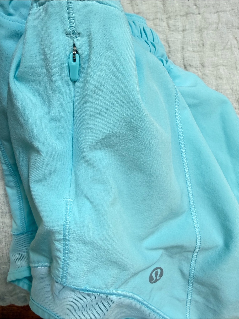 Lululemon Women’s Hotty Hot High-Rise Lined Short 2.5” Seafoam Green Size 6 Tall - Picture 4 of 6